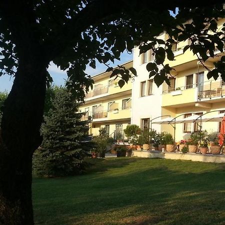 Das Mittelpunkt Moerbisch Am See Exterior photo